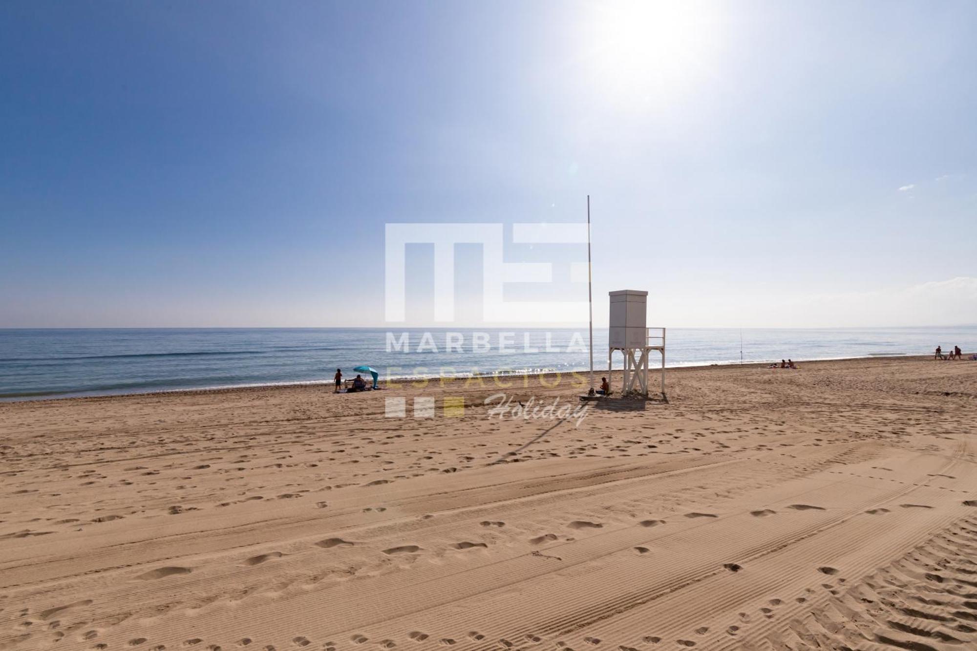 Chic Garden Flat 5min From Apartment Marbella