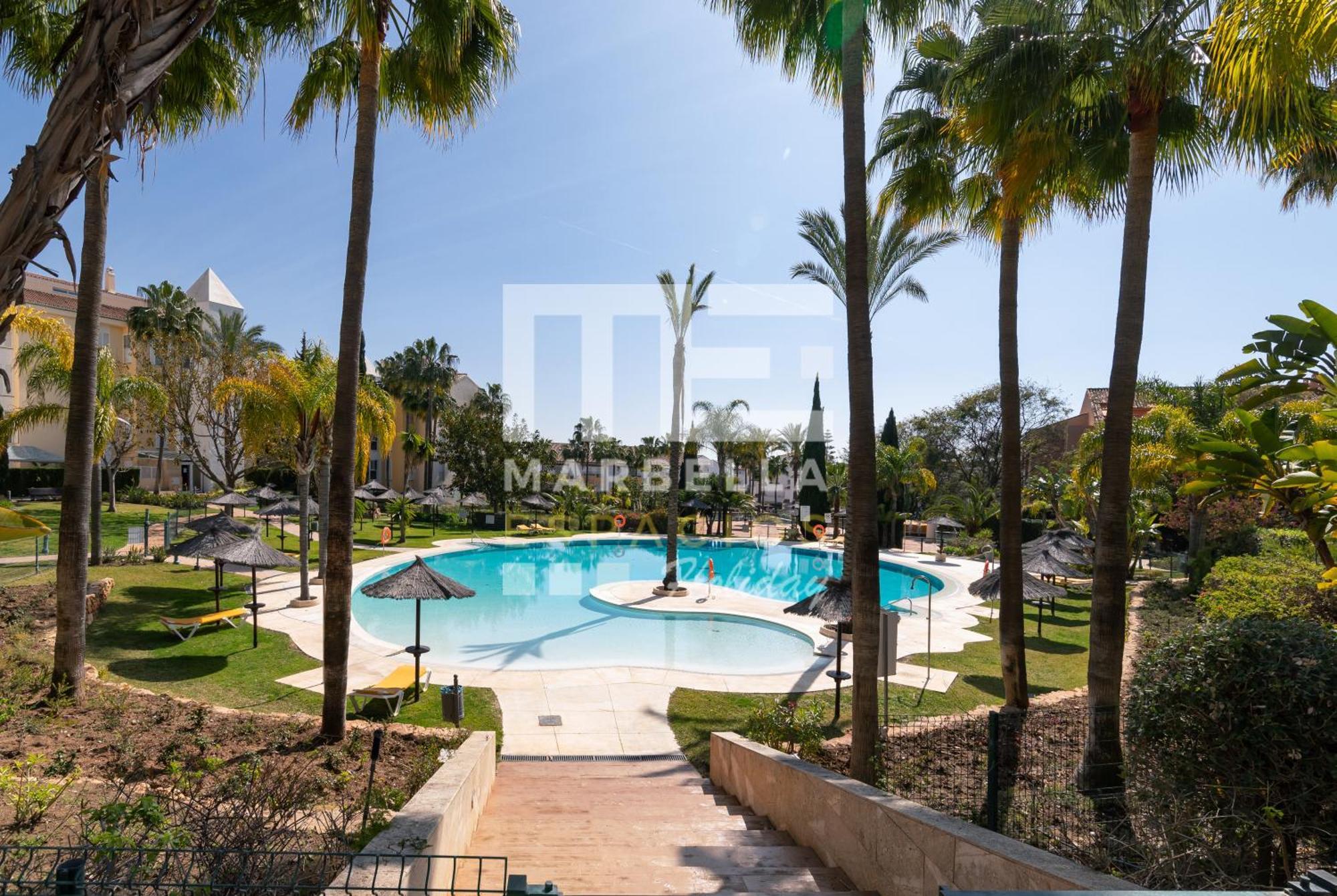 Chic Garden Flat 5min From *